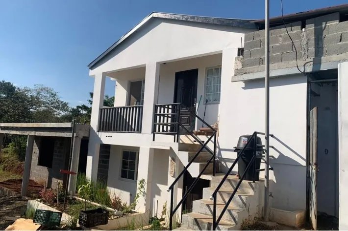 SE VENDE TERRENO CON LUGARES COMERCIALES EN LA VIA PRINCIPAL, SANTA CATALINA. VERAGUAS.