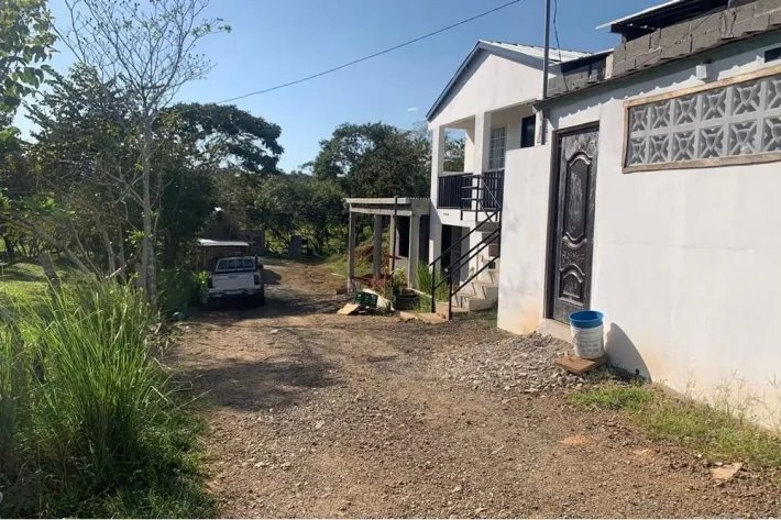 SE VENDE TERRENO CON LUGARES COMERCIALES EN LA VIA PRINCIPAL, SANTA CATALINA. VERAGUAS.