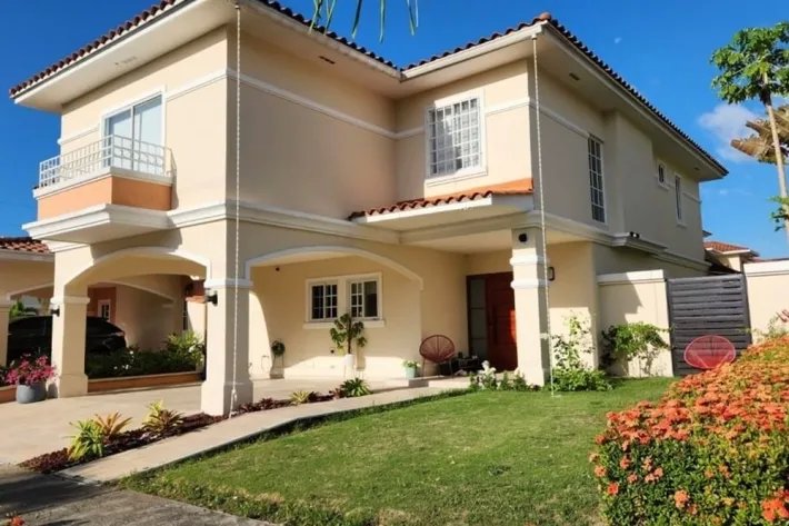 Casa a la venta en Villa Valencia, Costa Sur