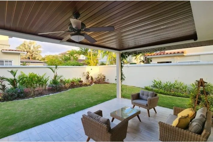 Casa a la venta en Villa Valencia, Costa Sur
