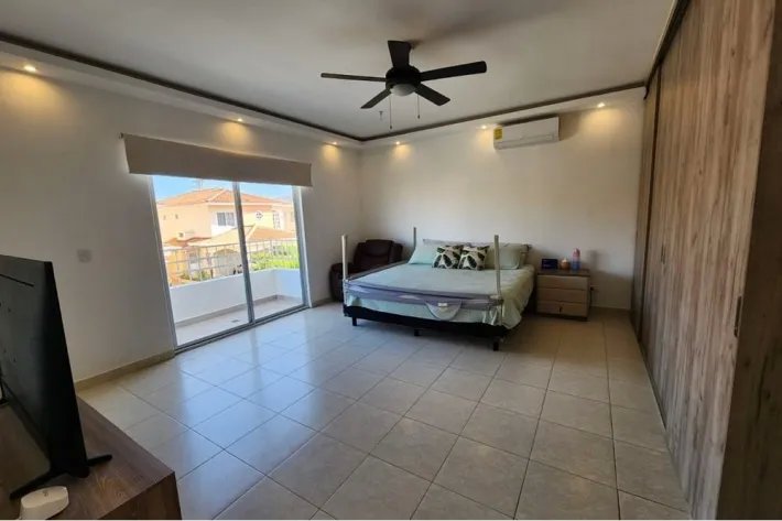 Casa a la venta en Villa Valencia, Costa Sur