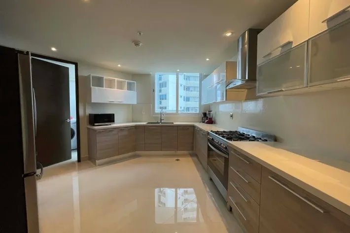 Apartamento amoblado con vista a la ciudad en Costa del Este