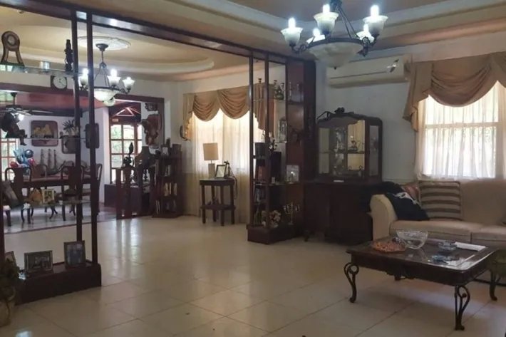 Venta de casa en Llanos de Curundu