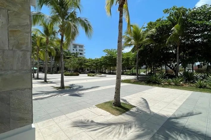 Se alquila local comercial en Town Center, Playa Blanca