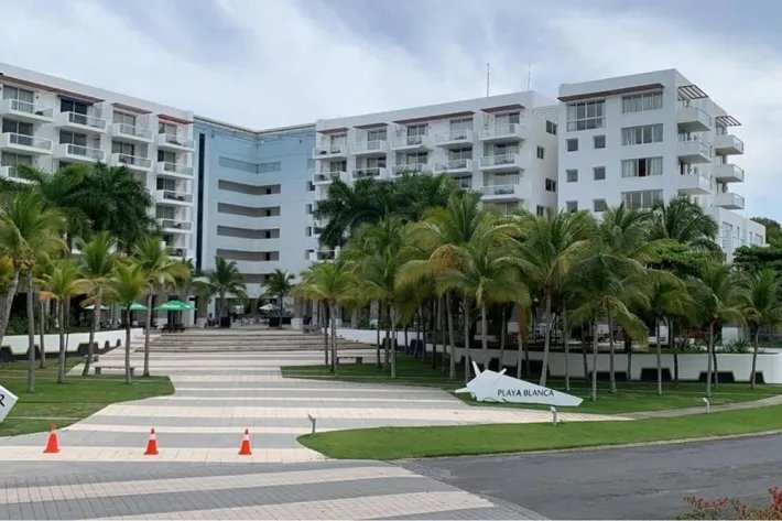 Se alquila local comercial en Town Center, Playa Blanca