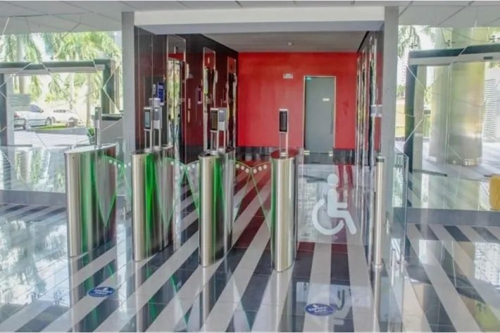Venta de local comercial en Costa del Este, Panamá