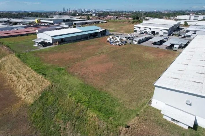 Se vende terreno en Tocumen Commercial Park