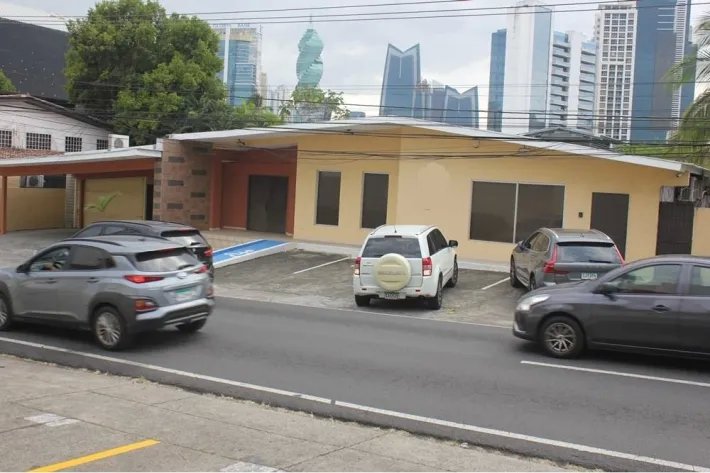 Local comercial con bodega en alquiler en San Francisco