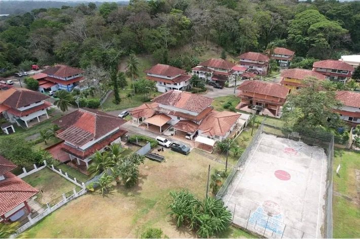 Se vende casa en Cristóbal, Colón