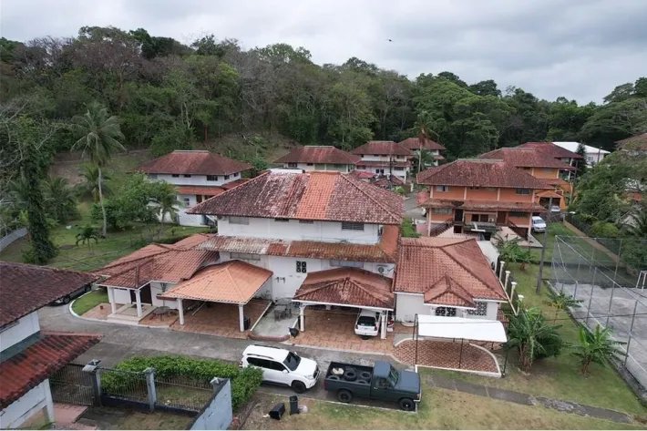 Se vende casa en Cristóbal, Colón