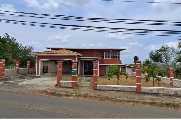 Se vende casa de dos niveles en La Chorrera, Panamá Oeste