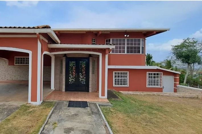 Se vende casa de dos niveles en La Chorrera, Panamá Oeste