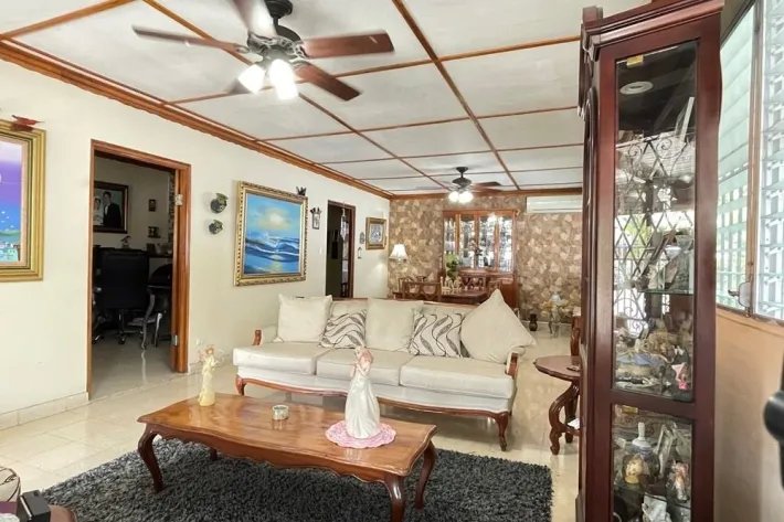 Venta de casa con dos residencias independientes en Betania, Panamá