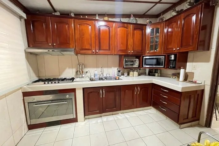 Venta de casa con dos residencias independientes en Betania, Panamá