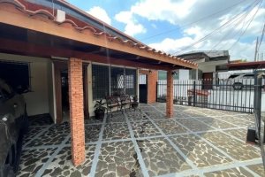 Venta de casa con dos residencias independientes en Betania, Panamá