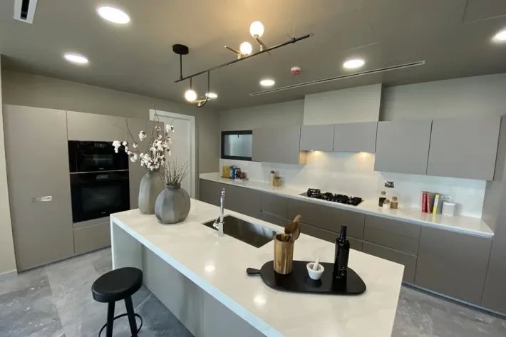 Luxury apartments facing the Pacific, Costa del Este