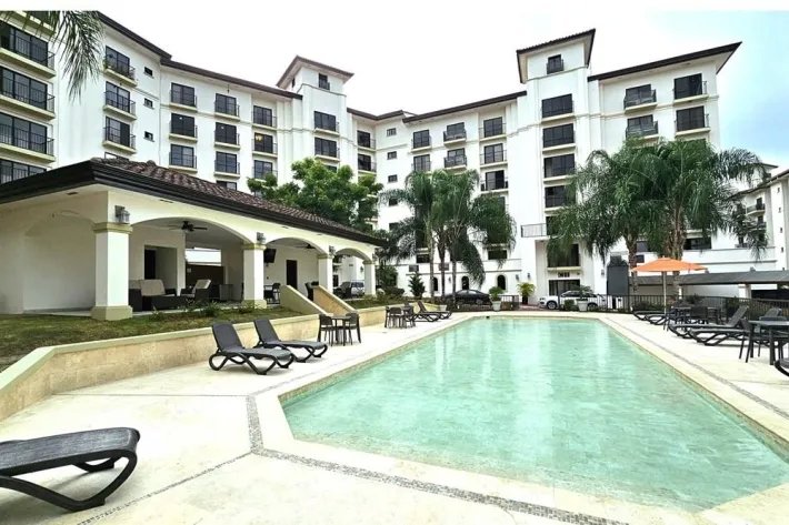 Se alquila apartamento en Embassy Village, Clayton, Panamá