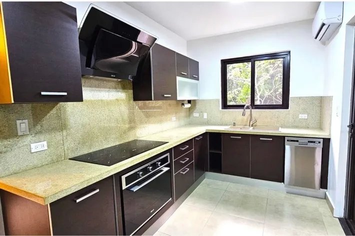 Se alquila apartamento en Embassy Village, Clayton, Panamá