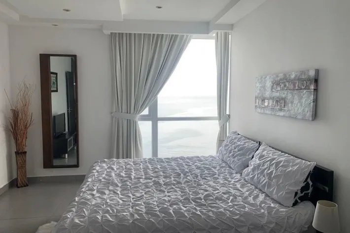 Furnished apartment with sea view for rent in Balboa Avenue