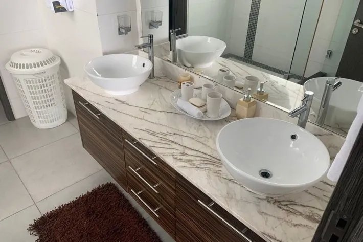 Furnished apartment with sea view for rent in Balboa Avenue