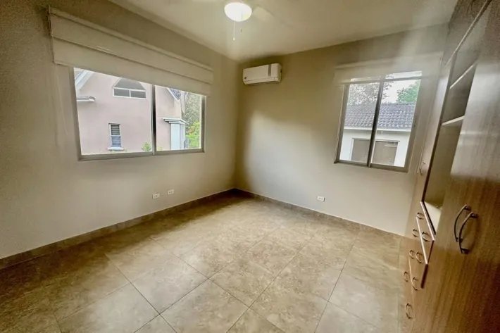 House for sale in Embassy Gardens, Clayton