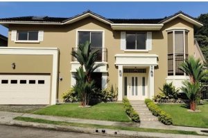 House for sale in Embassy Gardens, Clayton