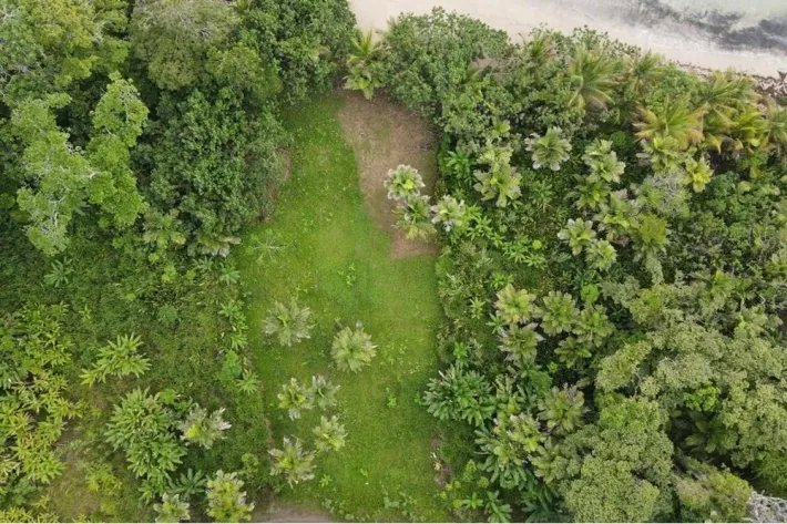 Venta de terreno frente al mar en Bocas del Toro Con servicios y Casa Club de 2299 m2