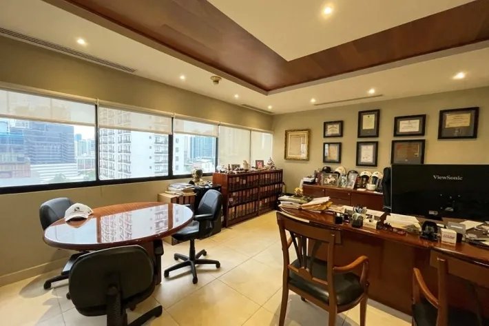 Venta de oficina en Avenida Federico Boyd, Panamá