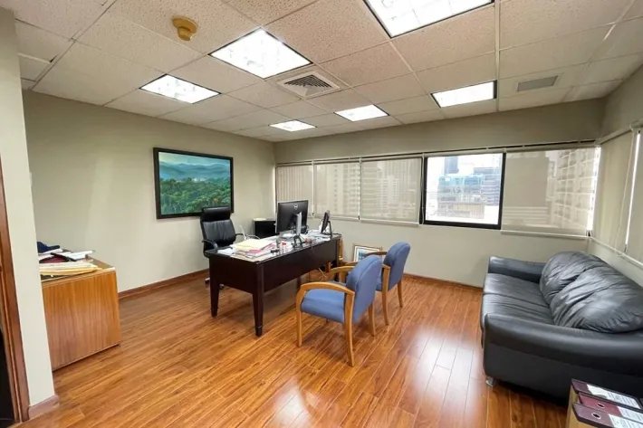 Venta de oficina en Avenida Federico Boyd, Panamá