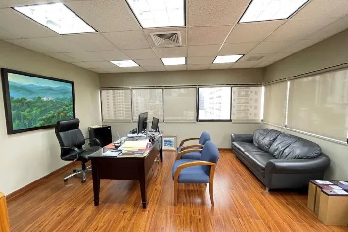 Venta de oficina en Avenida Federico Boyd, Panamá
