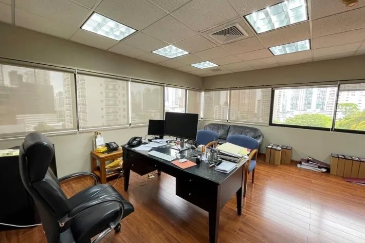 Venta de oficina en Avenida Federico Boyd, Panamá