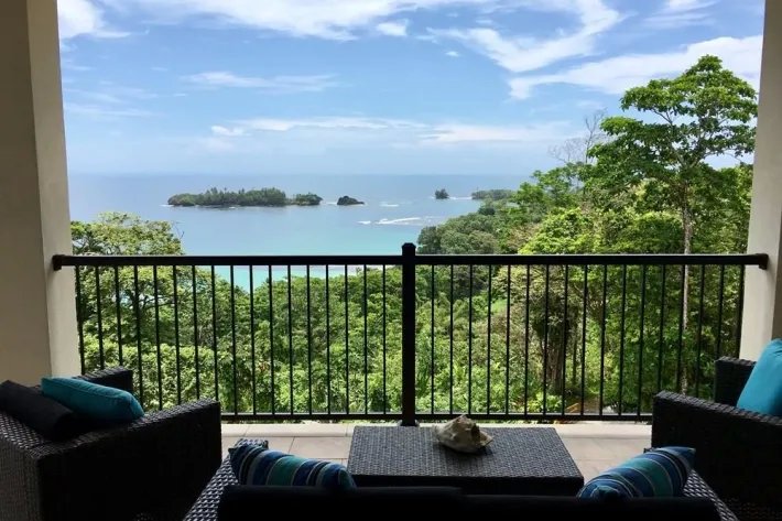 Se vende lujoso apartamento con vista al mar en Bocas del Toro