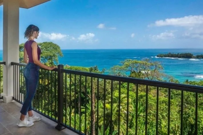 Se vende lujoso apartamento con vista al mar en Bocas del Toro