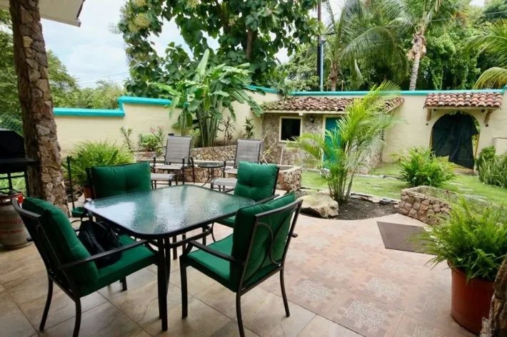 Venta de Casa Amoblada Frente al Mar en Costa Esmeralda