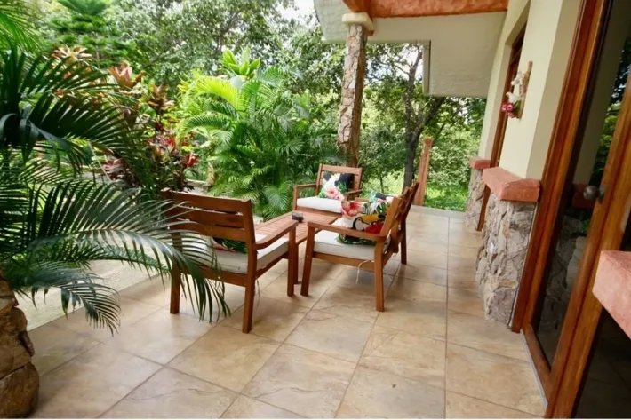 Venta de Casa Amoblada Frente al Mar en Costa Esmeralda