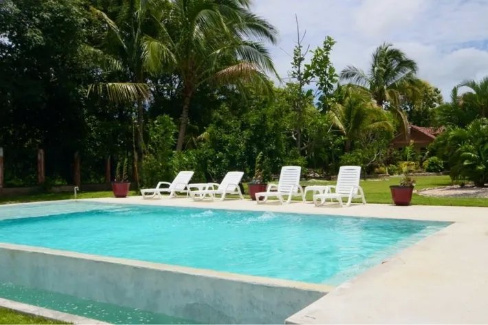 Venta de Casa Amoblada Frente al Mar en Costa Esmeralda