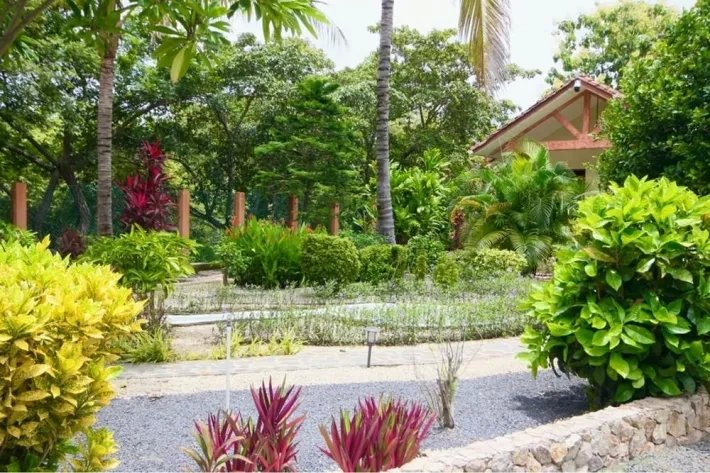 Venta de Casa Amoblada Frente al Mar en Costa Esmeralda