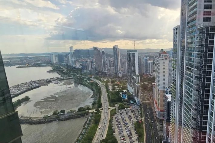 Oficina de piso completo en alquiler en Torre BICSA, Avenida Balboa