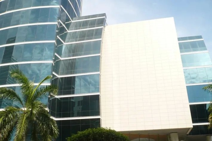 Se alquila oficina amoblada en Costa del Este, Panamá