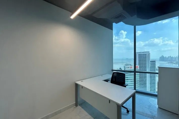 Se alquila oficina amoblada en Costa del Este, Panamá