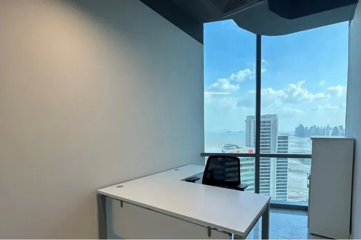 Se alquila oficina amoblada en Costa del Este, Panamá