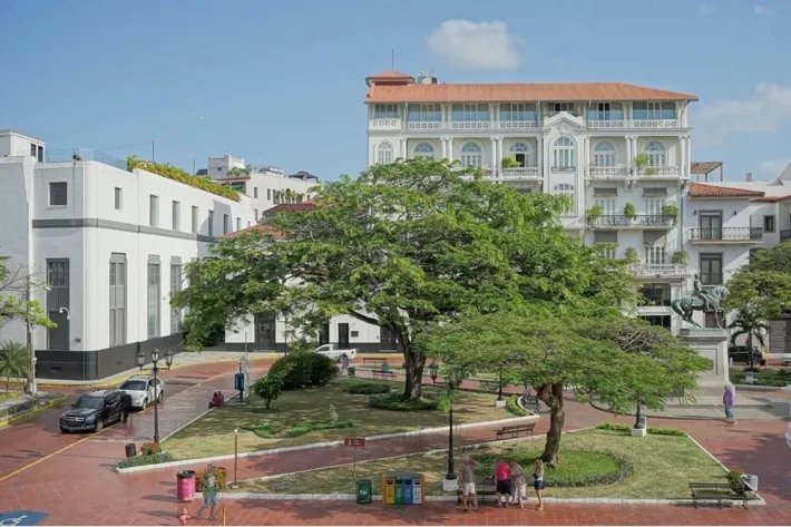 Venta de edificio residencial comercial PH Casa Contemporánea, Casco Antiguo, Panamá