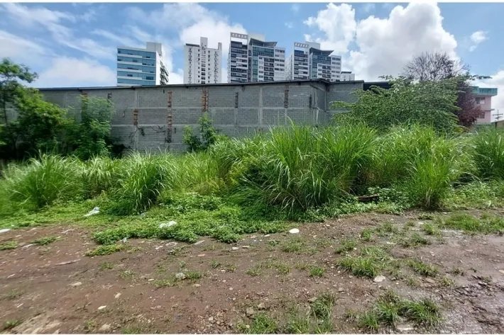 Se vende terreno para construir edificios en Pueblo Nuevo, Panamá