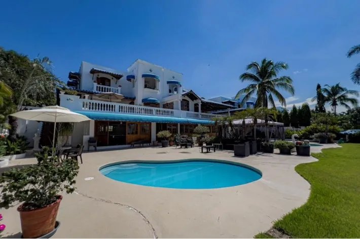 Se vende dúplex frente al mar en Playa Blanca, Río Hato