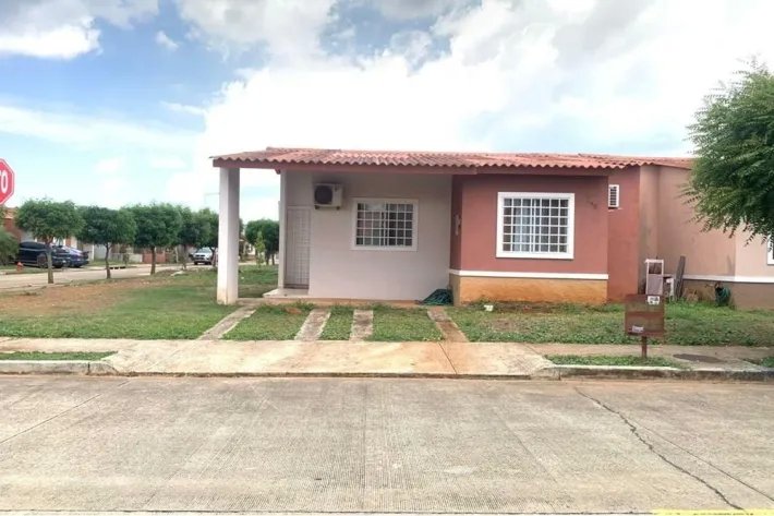 Venta de casa en Arboledas, Los Castaños, La Chorrera