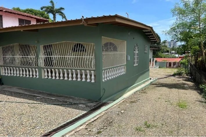 Venta de casa comercial en Juan Díaz, Panamá