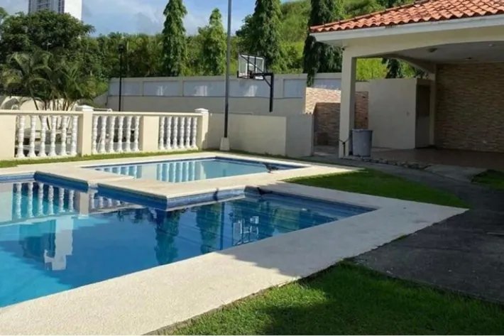 Venta de casa en Altos de Panamá