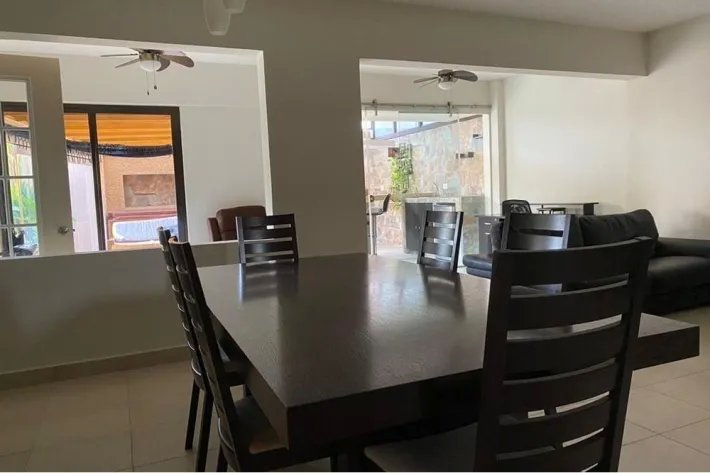 Venta de casa en Costa Sur, Versalles