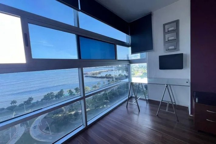 Alquiler de apartamento con vista al mar en Avenida Balboa, Panamá