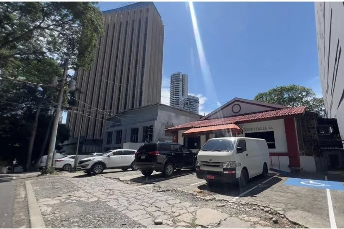 Se vende casa comercial en Bella Vista, Panamá